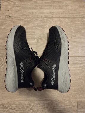 Columbia Womens Outdry Black Athletic Trail Shoes with Maroon Accents